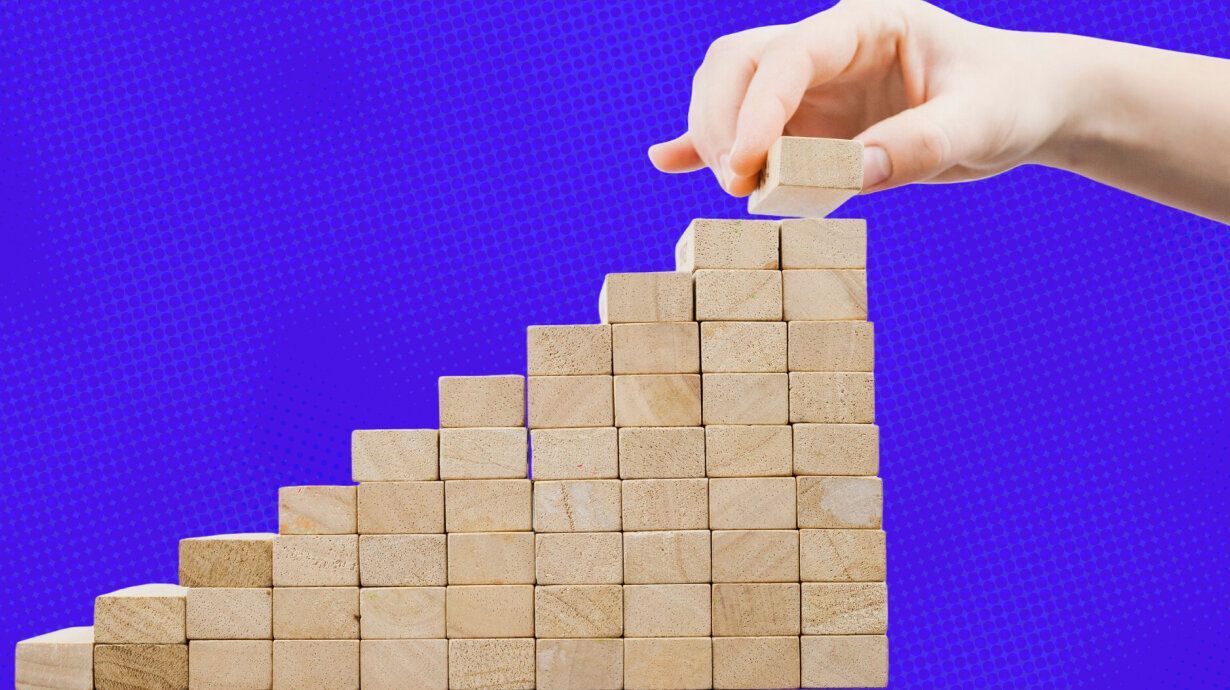 What Is a KPI in Simple Terms: Examples, Formulas and How to Measure It
